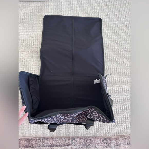 FABLETICS The Convertible Travel BagBrutalist Khaki Lisa Leo Animal Print NEW - Picture 11 of 12